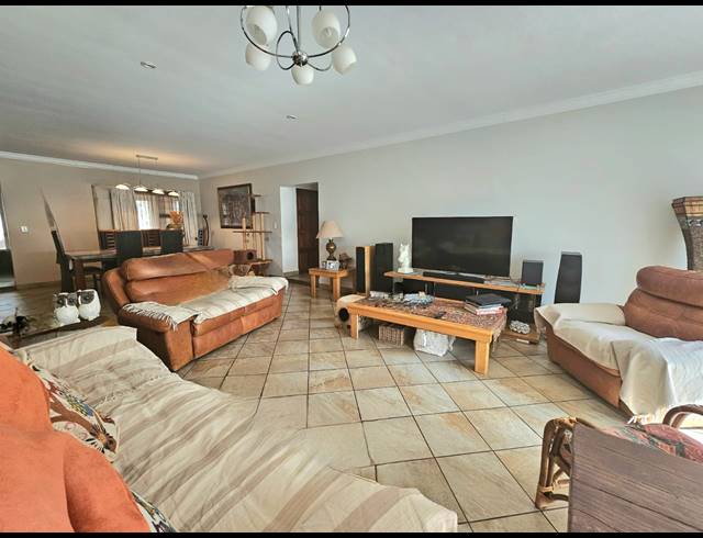 3 BEDROOM EQUESTRIAN PROPERTY FOR SALE IN KNOPJESLAAGTE